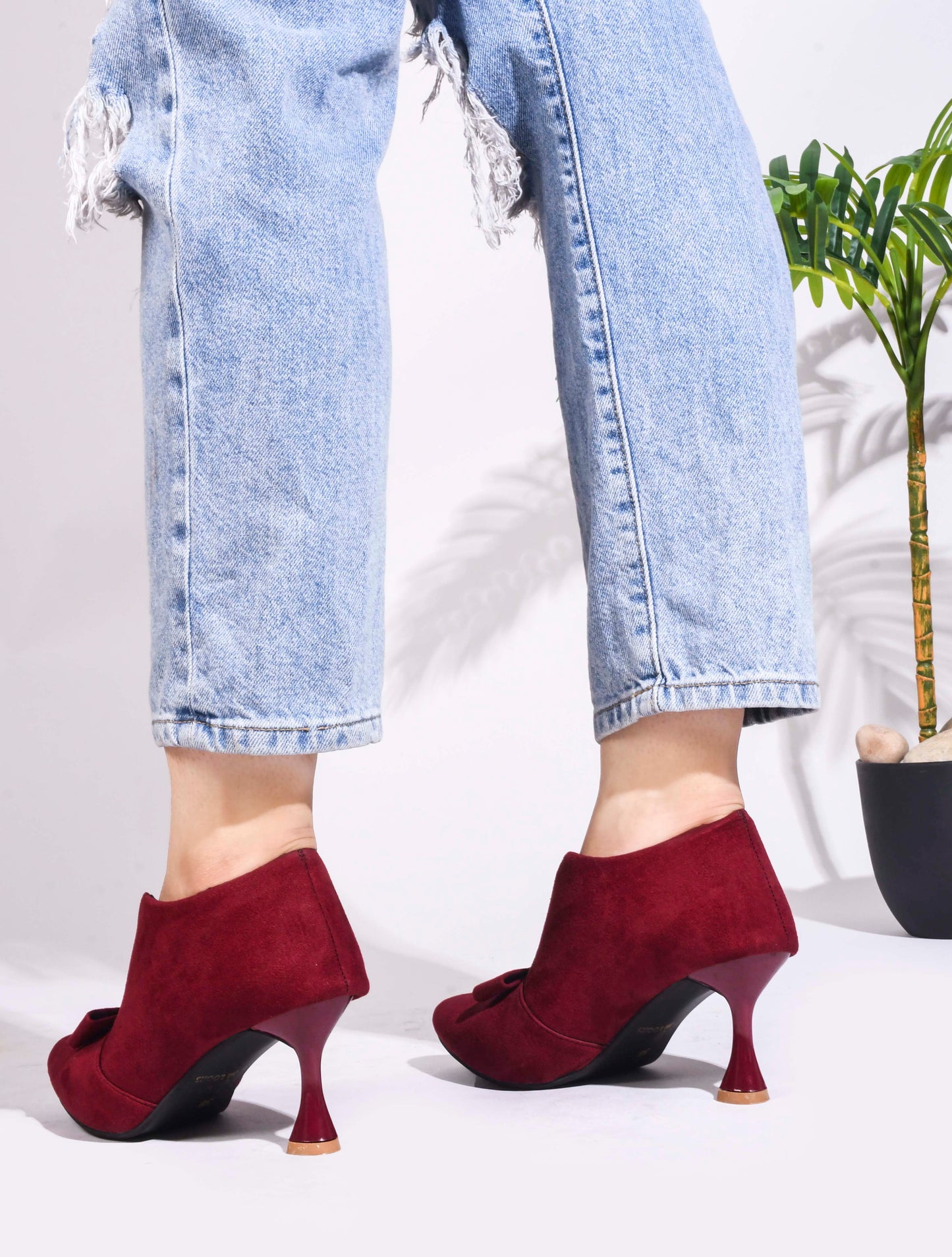 Jm Looks women's V-cut heels with a bow detail on the toe
Cherry