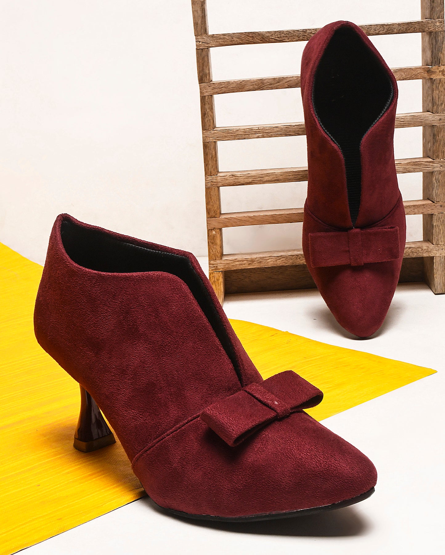 Jm Looks women's V-cut heels with a bow detail on the toe
Cherry