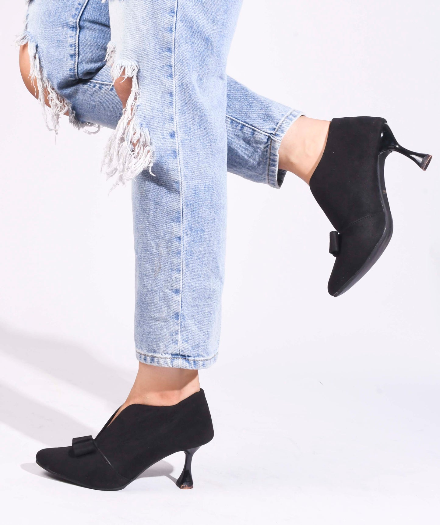 Jm Looks women's V-cut heels with a bow detail on the toe
Black