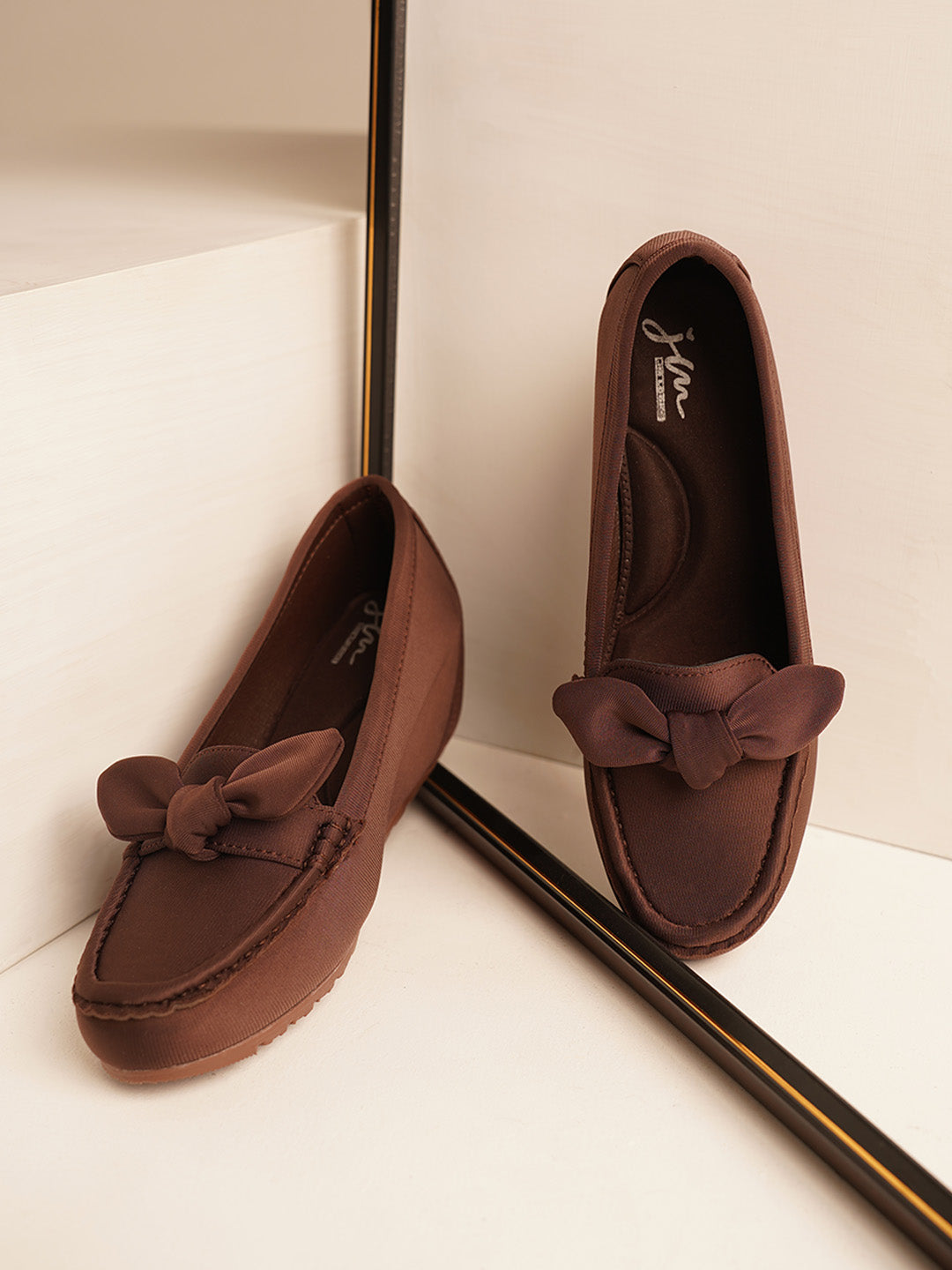 casual loafers with a prominent bow detail on the vamp
Brown