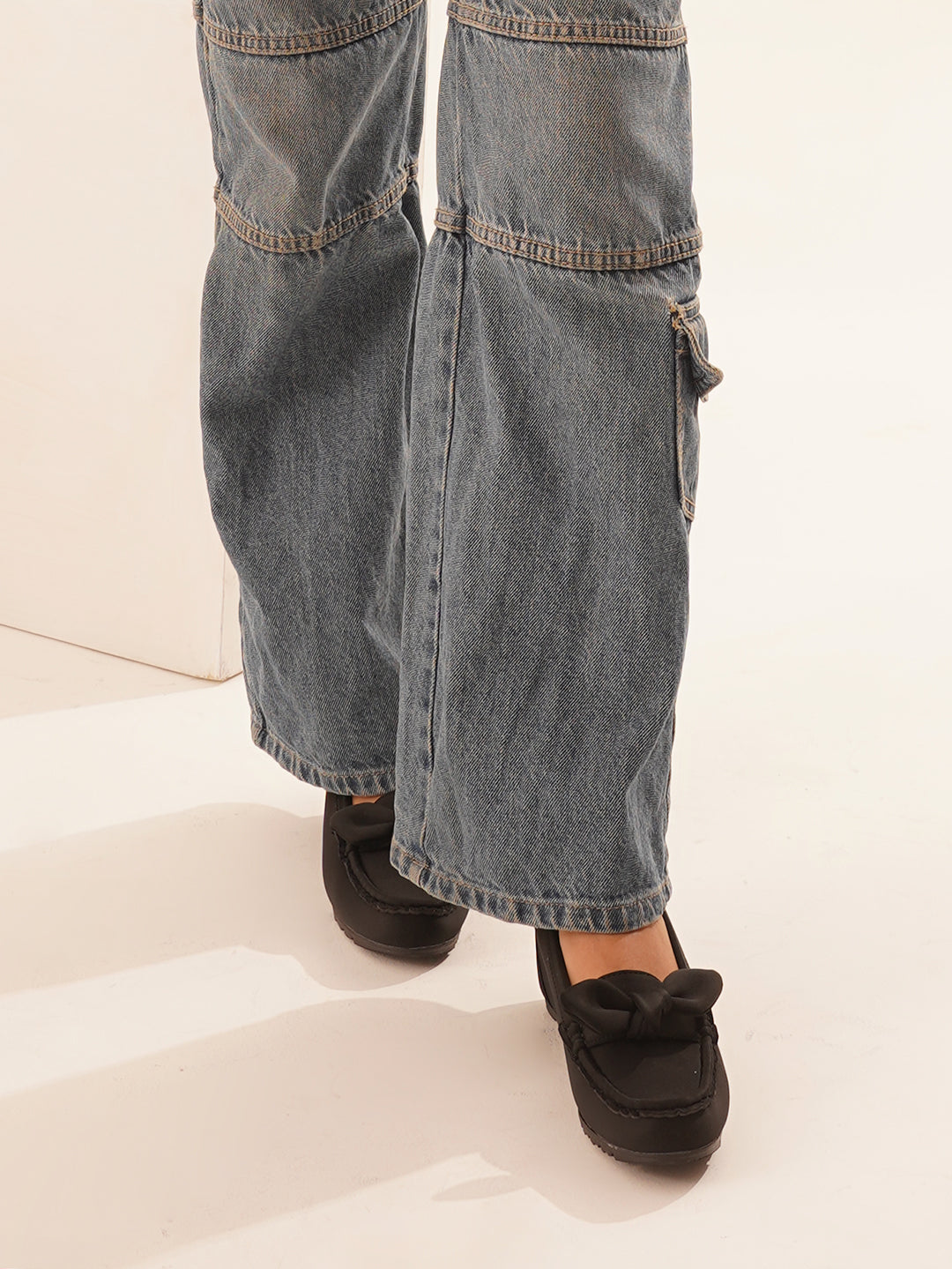 casual loafers with a prominent bow detail on the vamp
Black