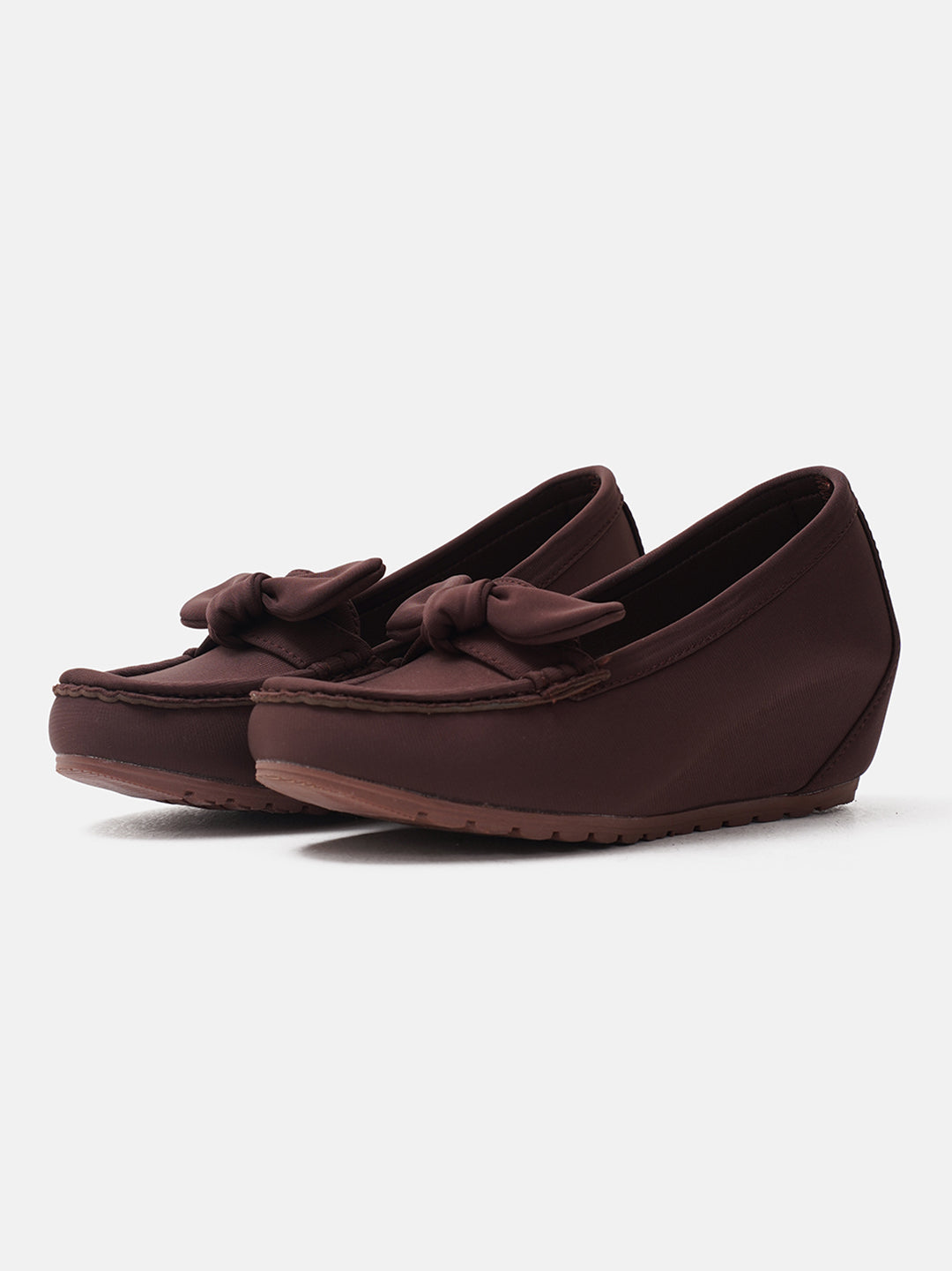casual loafers with a prominent bow detail on the vamp
Brown