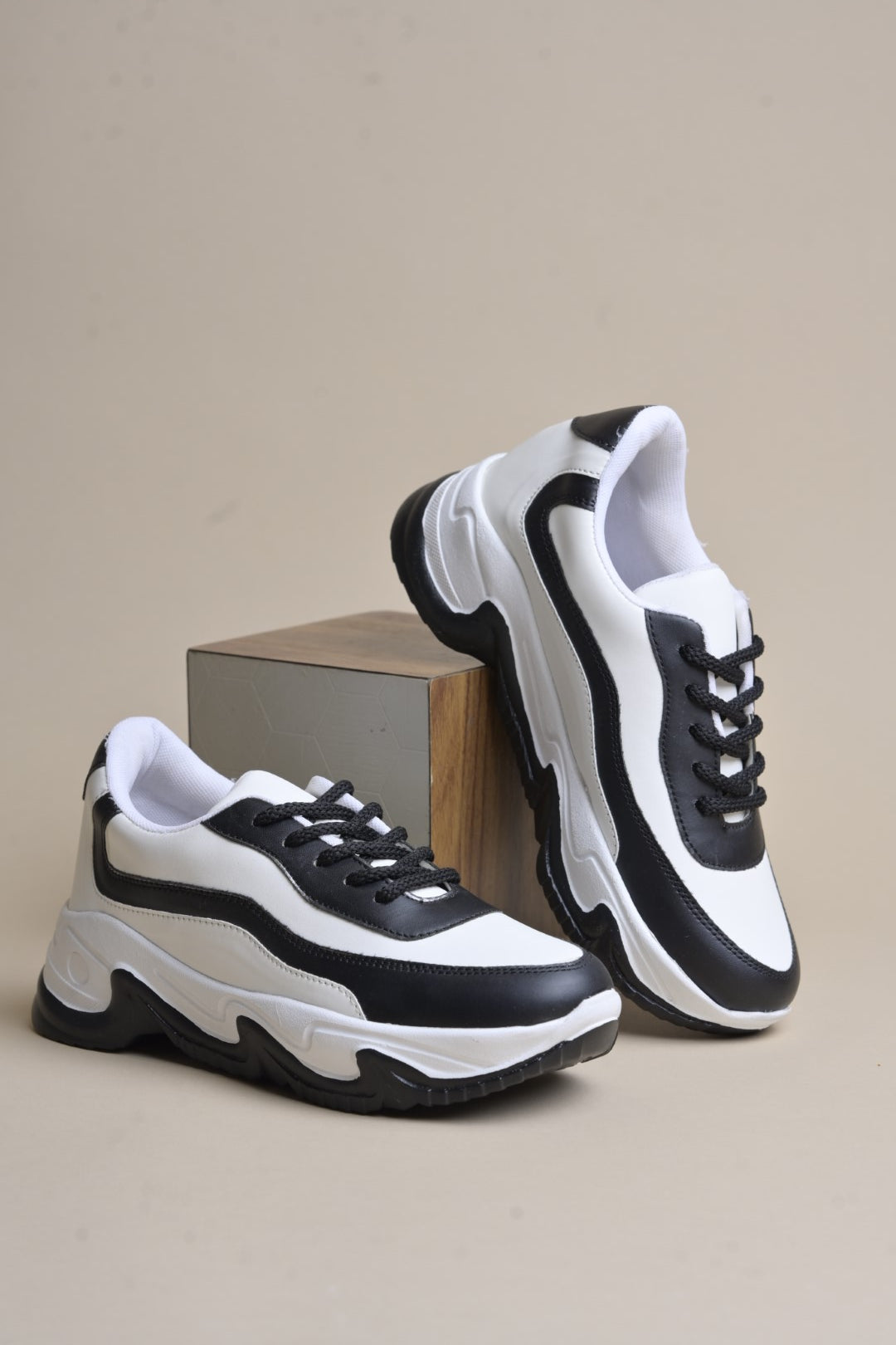 Jm Looks chunky sole sneakers with distinct paneling
Grey White