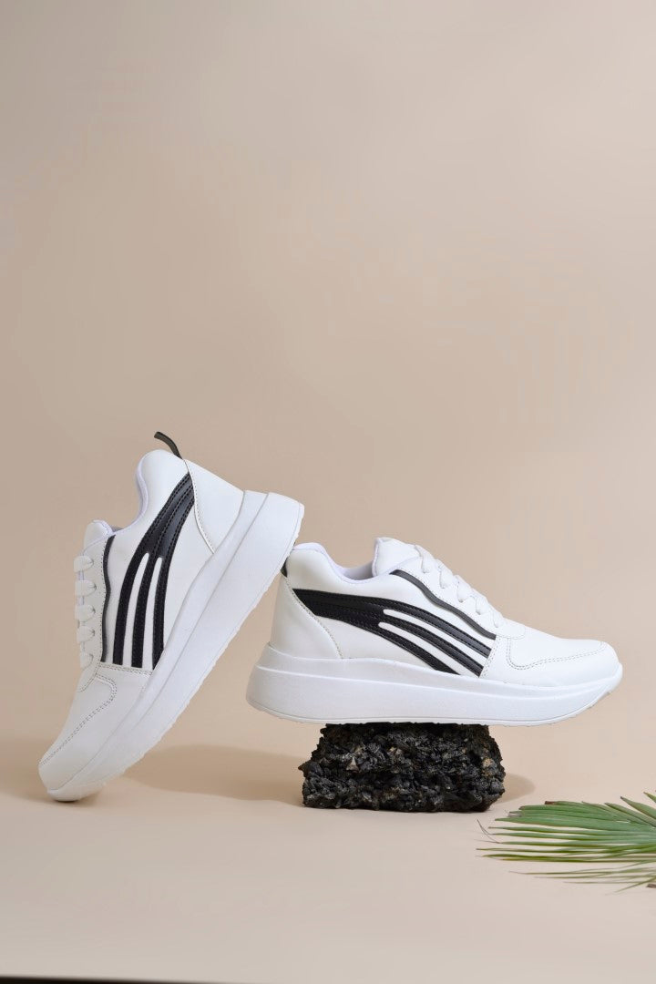 Jm Looks sneakers with contrasting stripe detailing on the side
Black