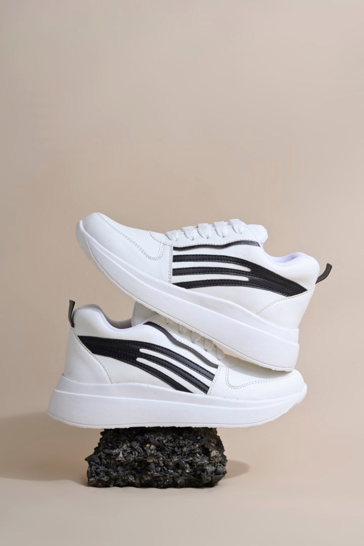 Jm Looks sneakers with contrasting stripe detailing on the side
Black