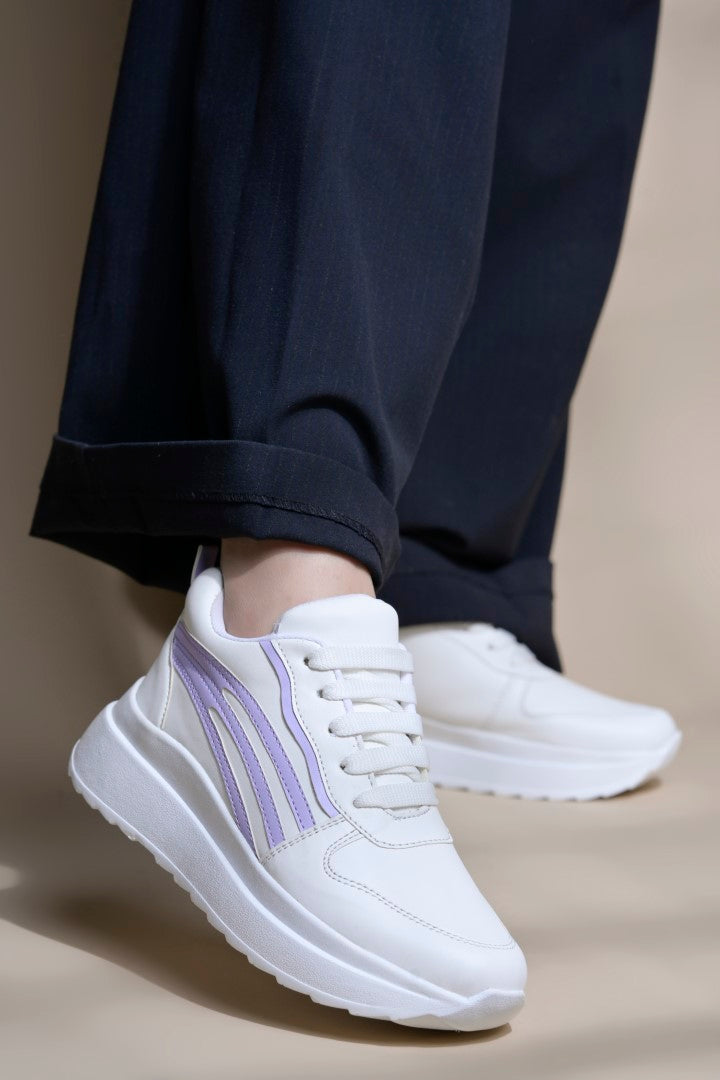 Jm Looks sneakers with contrasting stripe detailing on the side
Lavender