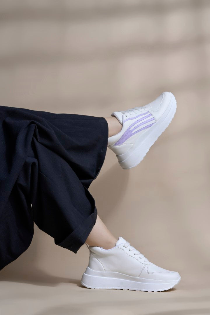 Jm Looks sneakers with contrasting stripe detailing on the side
Lavender