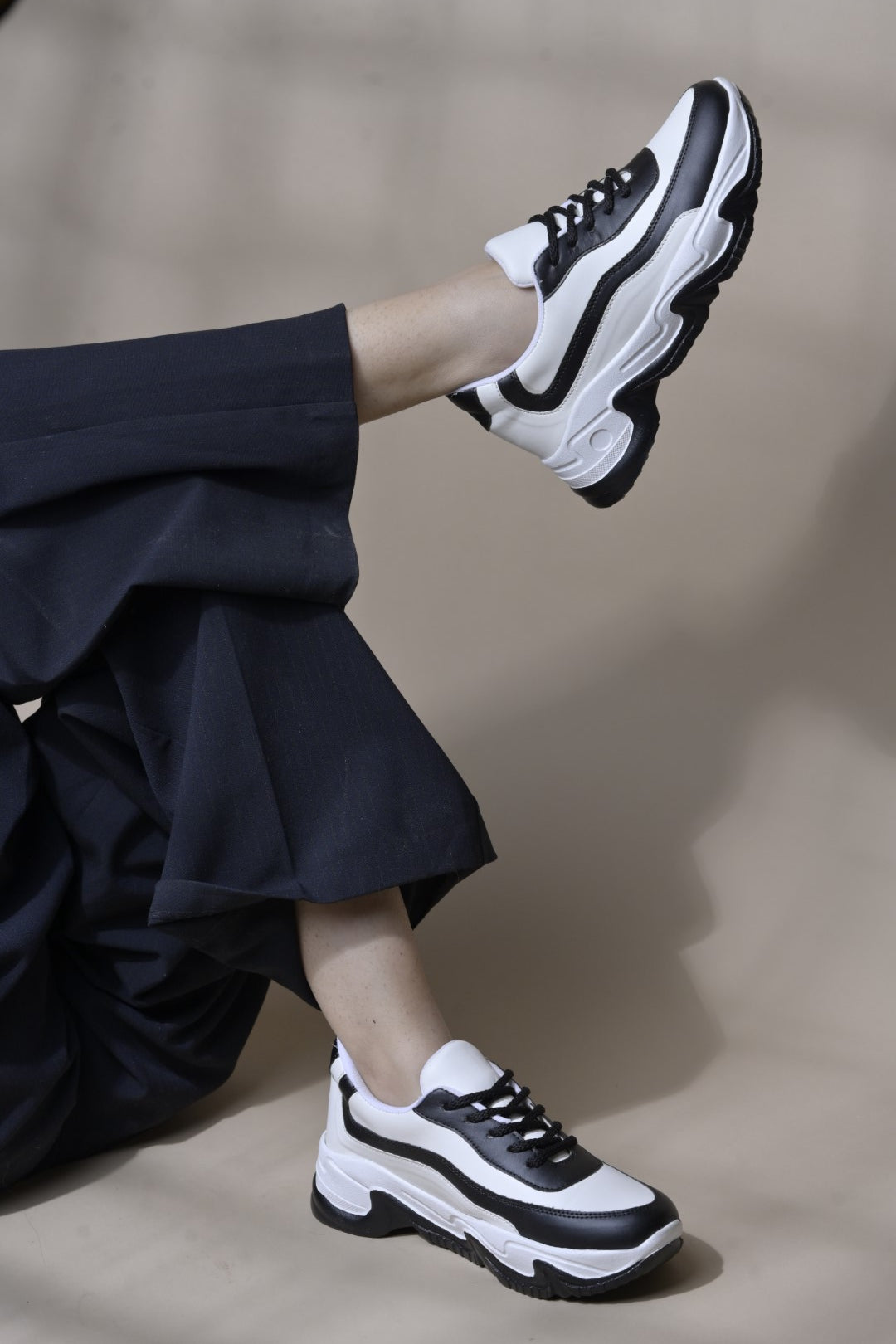 Jm Looks chunky sole sneakers with distinct paneling
Grey White