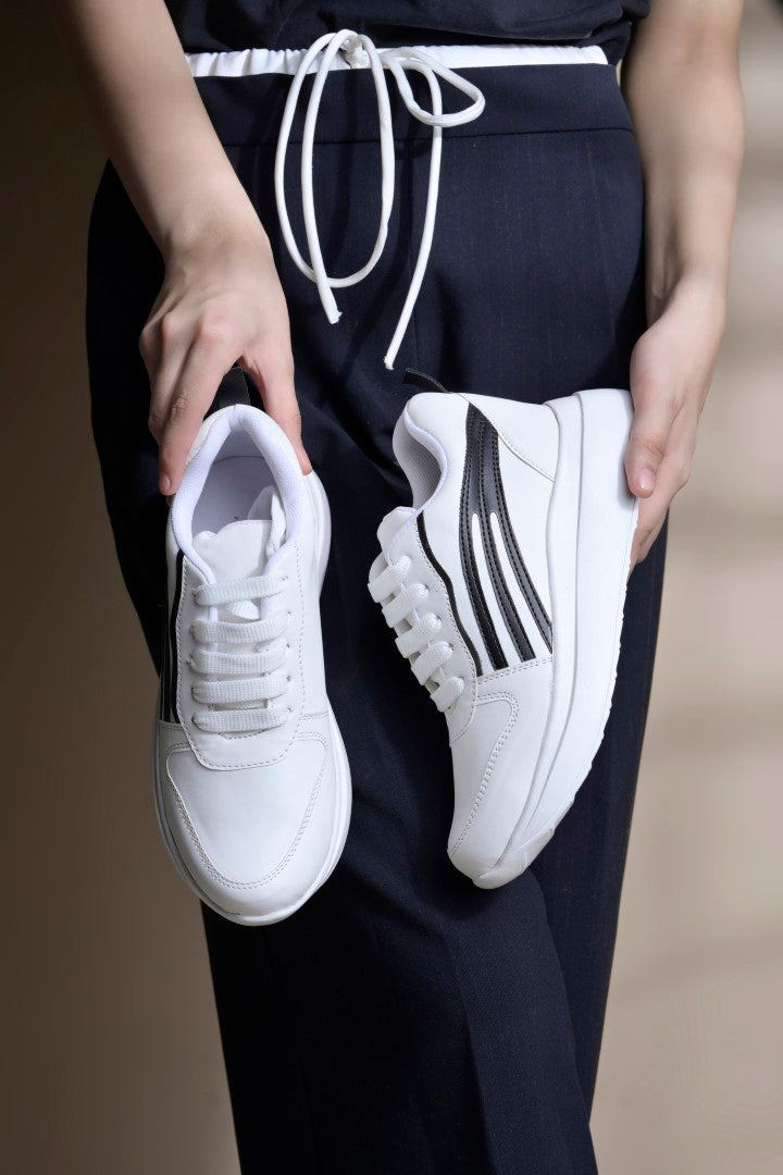 Jm Looks sneakers with contrasting stripe detailing on the side
Black