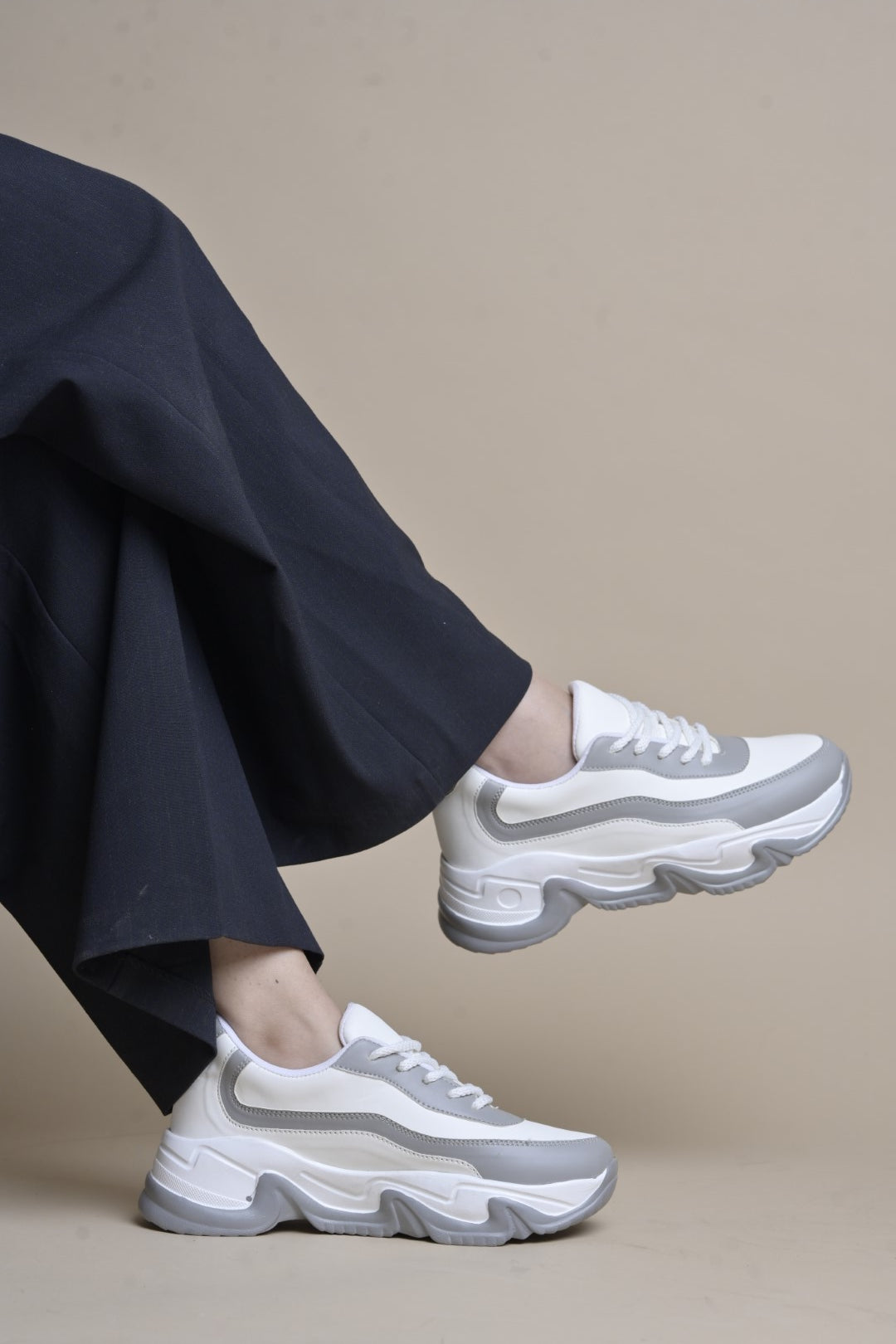 Jm Looks chunky sole sneakers with distinct paneling
Black White