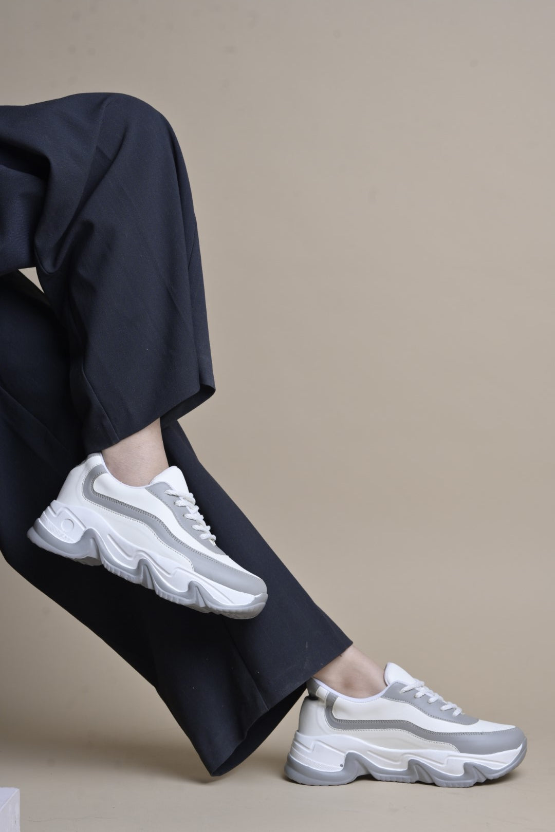 Jm Looks chunky sole sneakers with distinct paneling
Black White