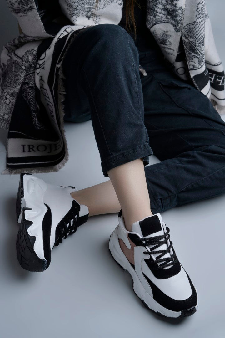 Jm Looks sporty wavy sole sneakers with contrasting panels
Black