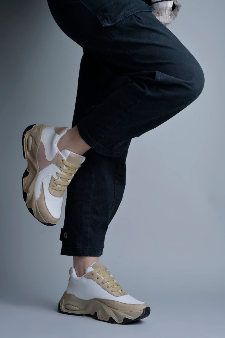 Jm Looks sporty wavy sole sneakers with contrasting panels
Beige