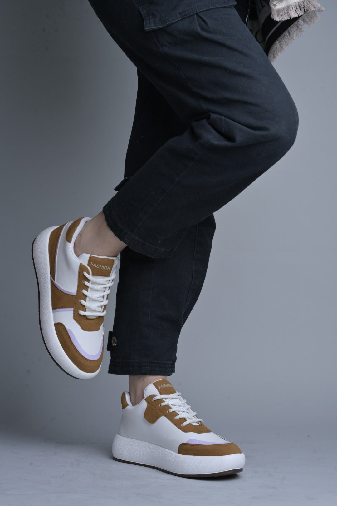 Jm Looks modern platform sneakers with contrasting panels and white laces
Tan