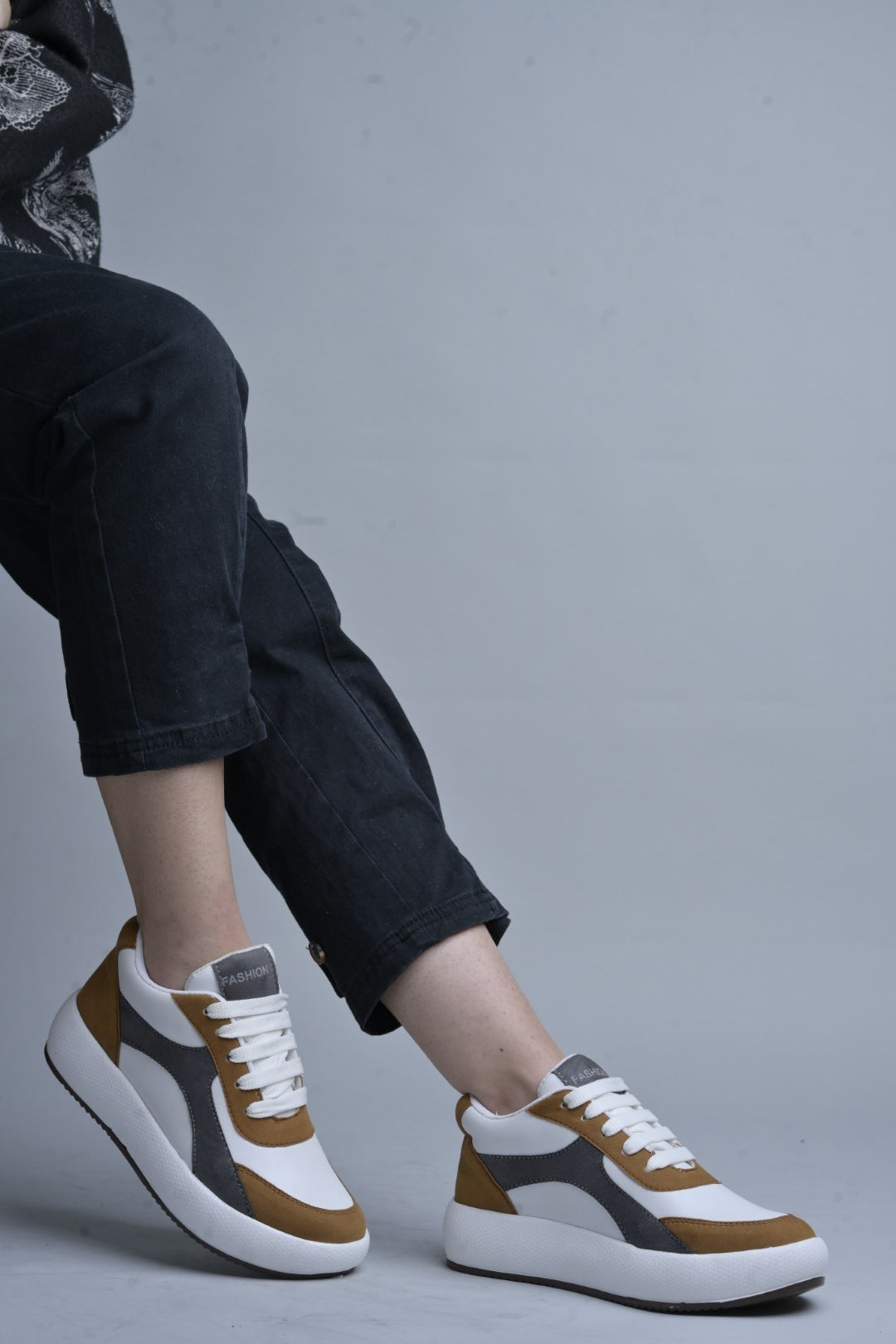 Jm Looks stylish comfort sneakers with contrasting panels and white laces
Tan