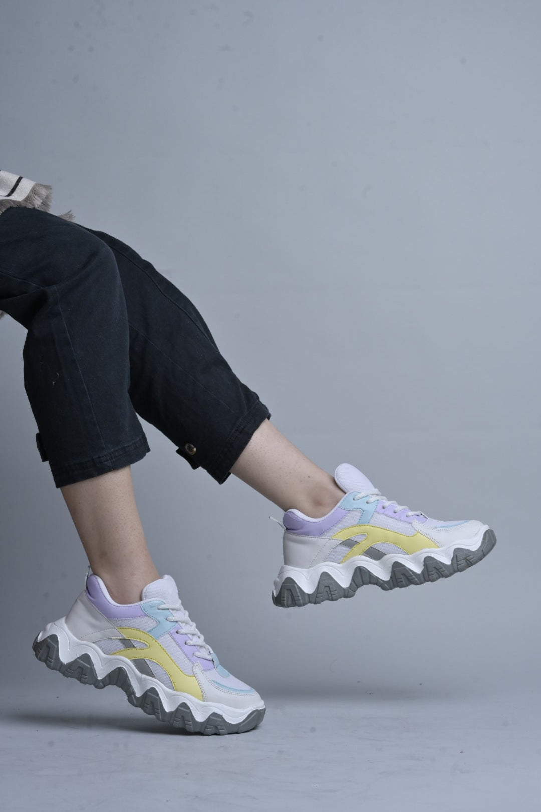 Jm Looks trendy chunky sole sneakers with wavy design elements
White