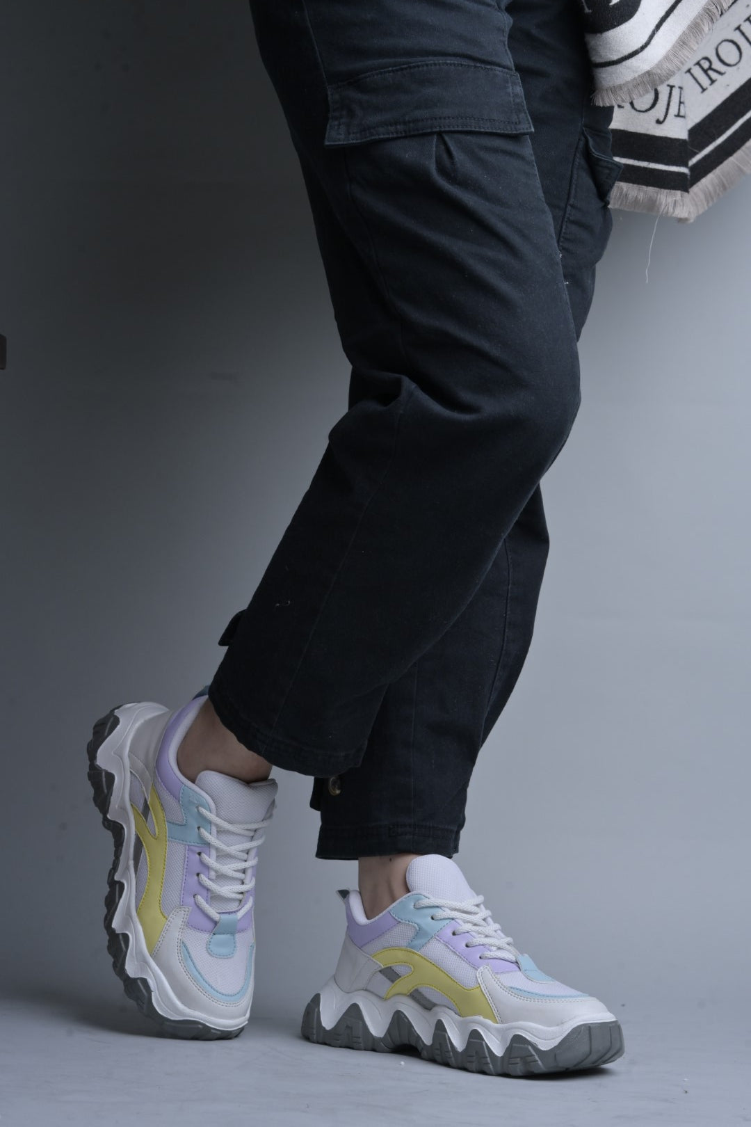 Jm Looks trendy chunky sole sneakers with wavy design elements
White