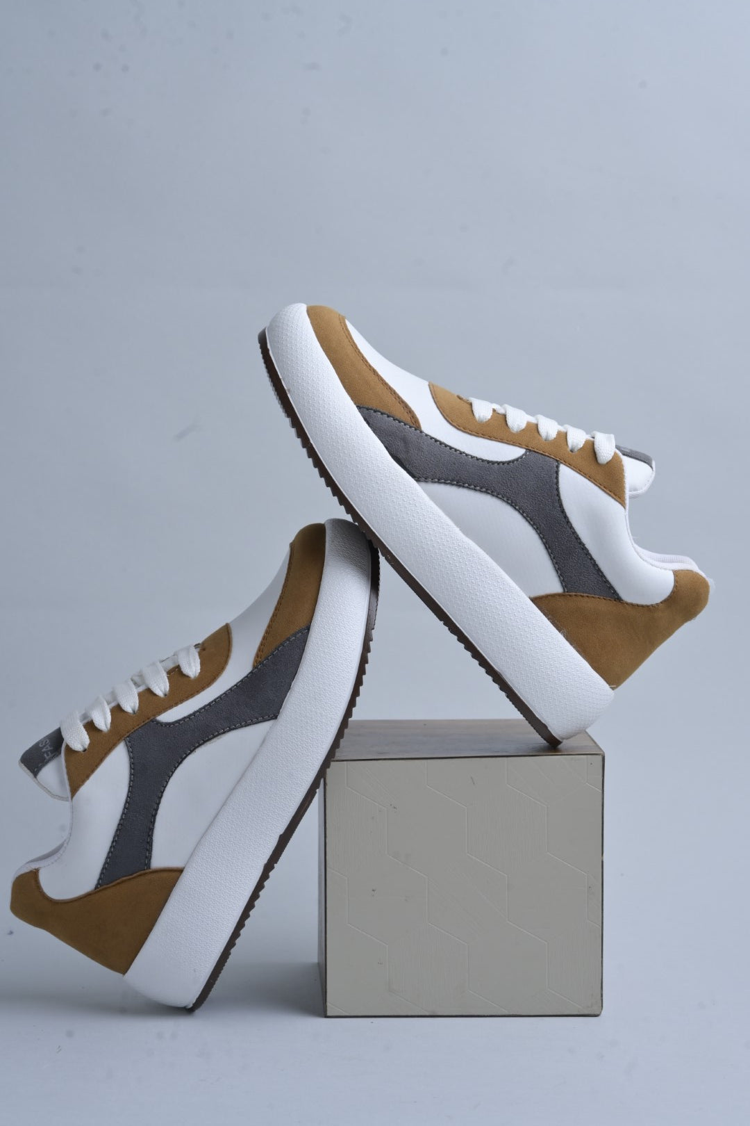 Jm Looks stylish comfort sneakers with contrasting panels and white laces
Tan