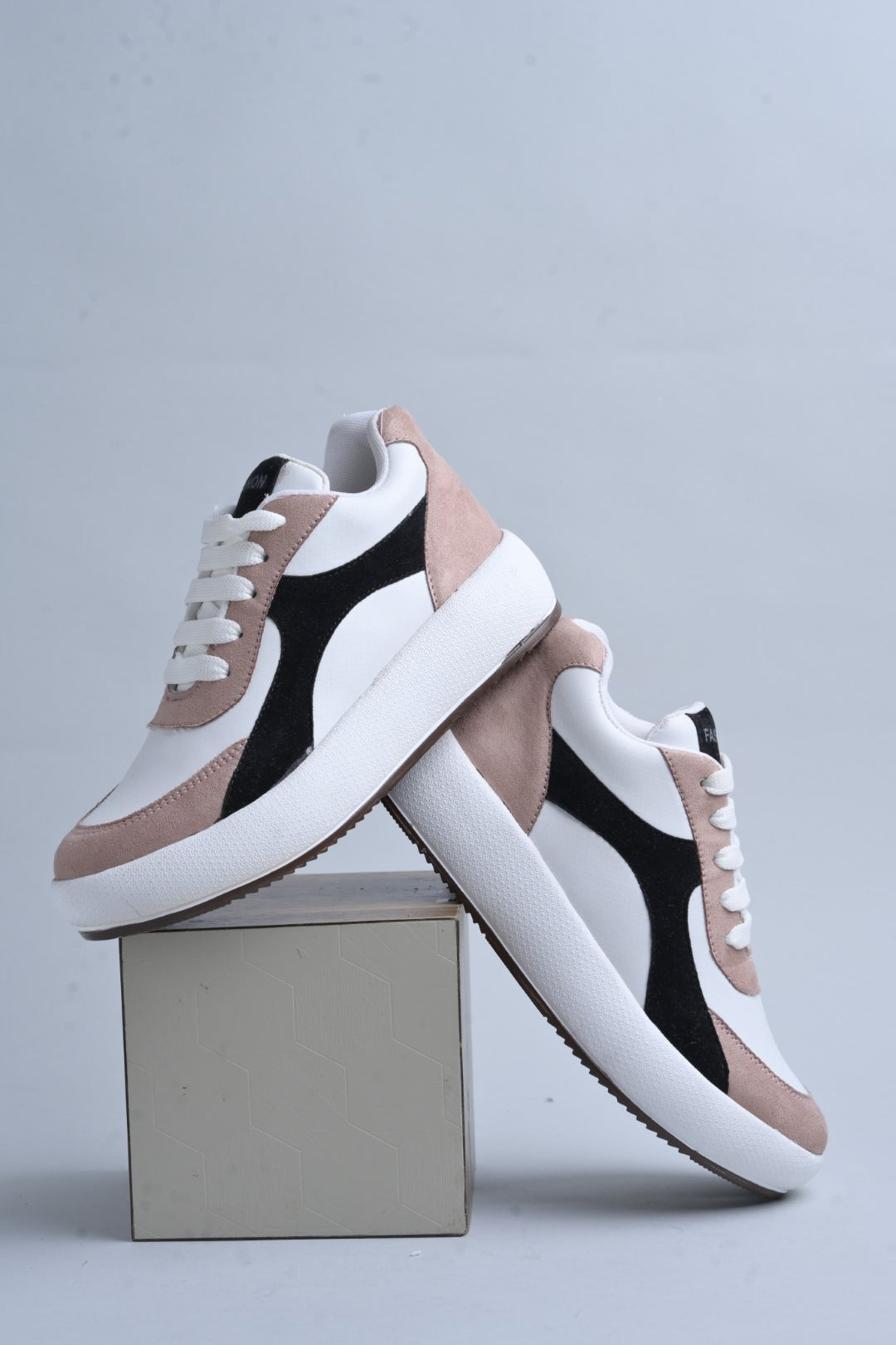 Jm Looks stylish comfort sneakers with contrasting panels and white laces
Pink