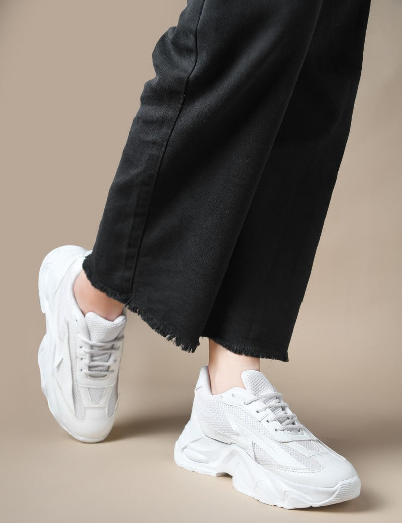 Chunky sole mesh sneakers with bold design - 11