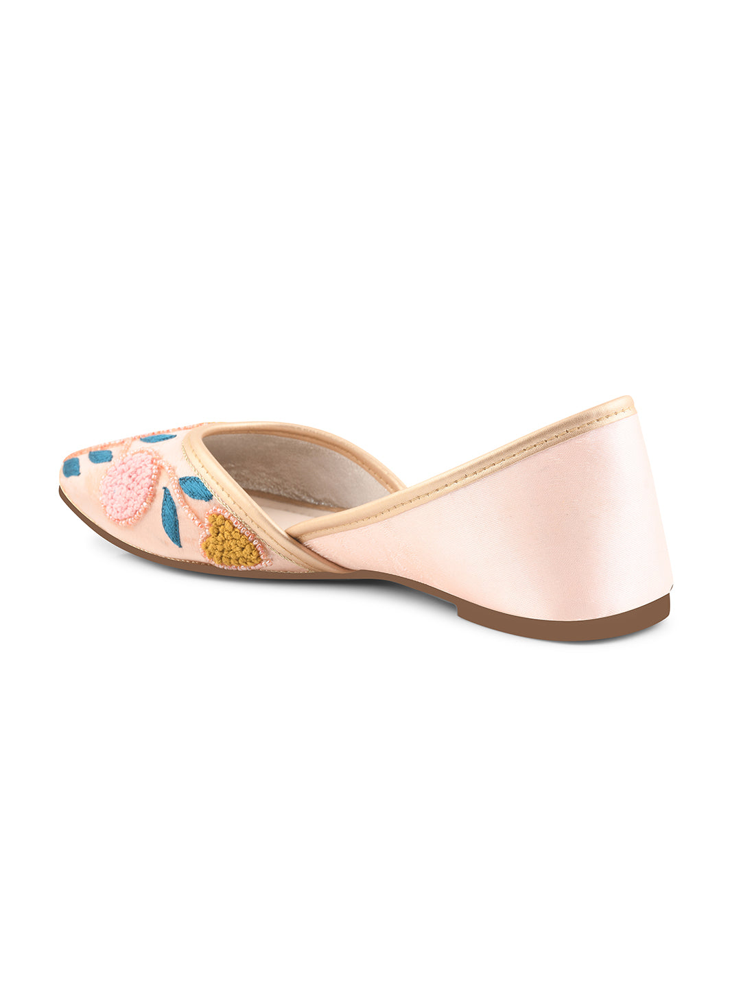 exquisitely embroidered juttis featuring floral and leaf patterns
Peach