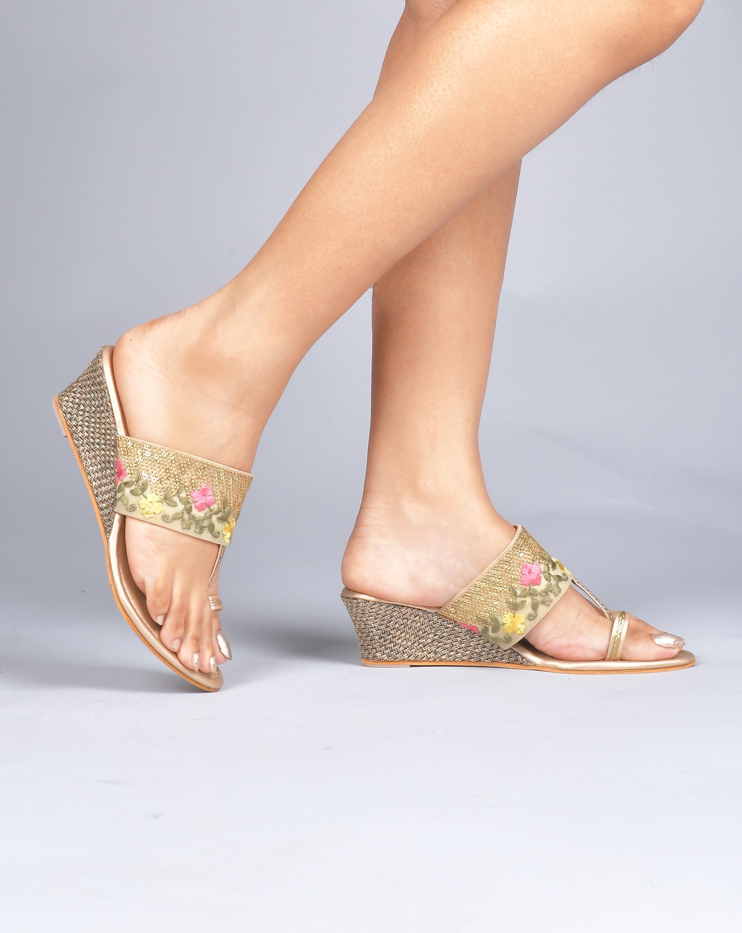 embroidered toe-ring flat sandals with floral and sequin details
Golden