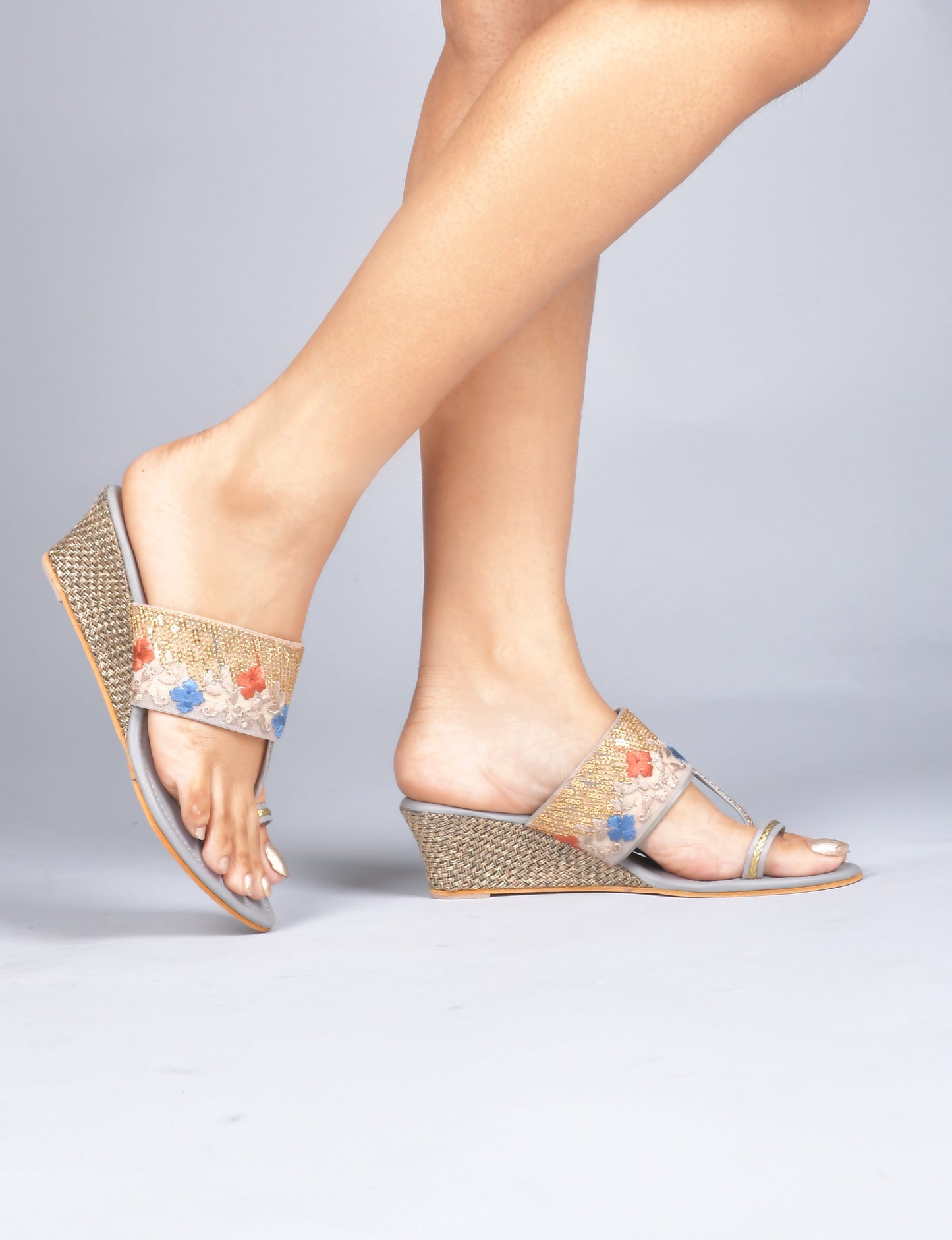 embroidered toe-ring flat sandals with floral and sequin details
Grey