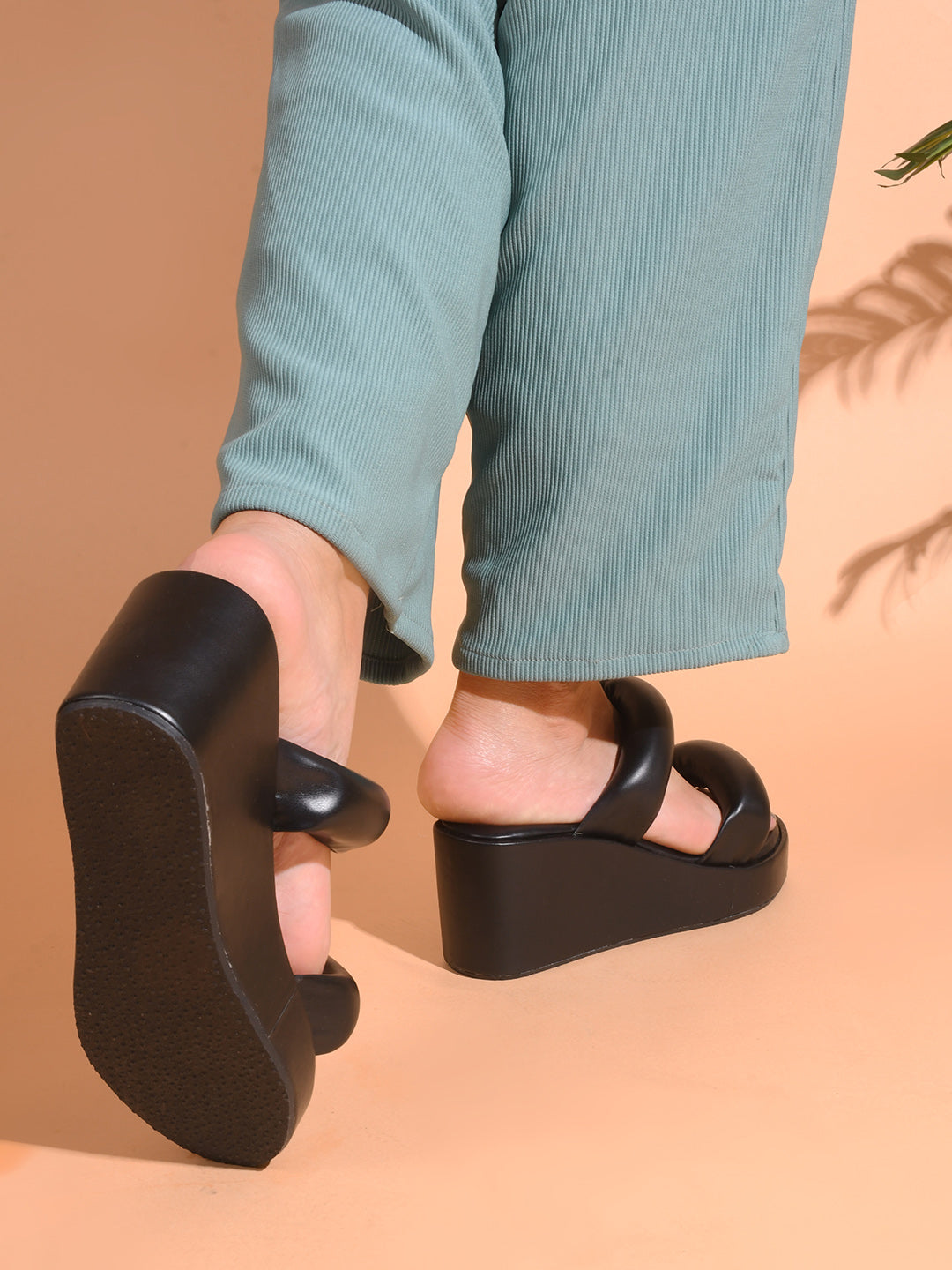 platform wedge sandals with puffy double straps
Black