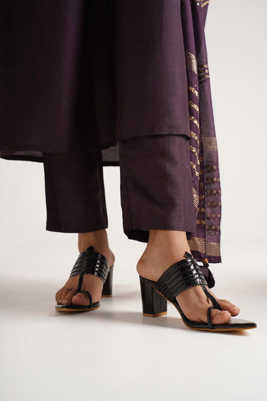 classic toe-ring block heels with a structured upper design
 Black