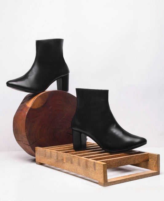 JM Looks women's ankle boots with a pointed toe and block heel
 Black