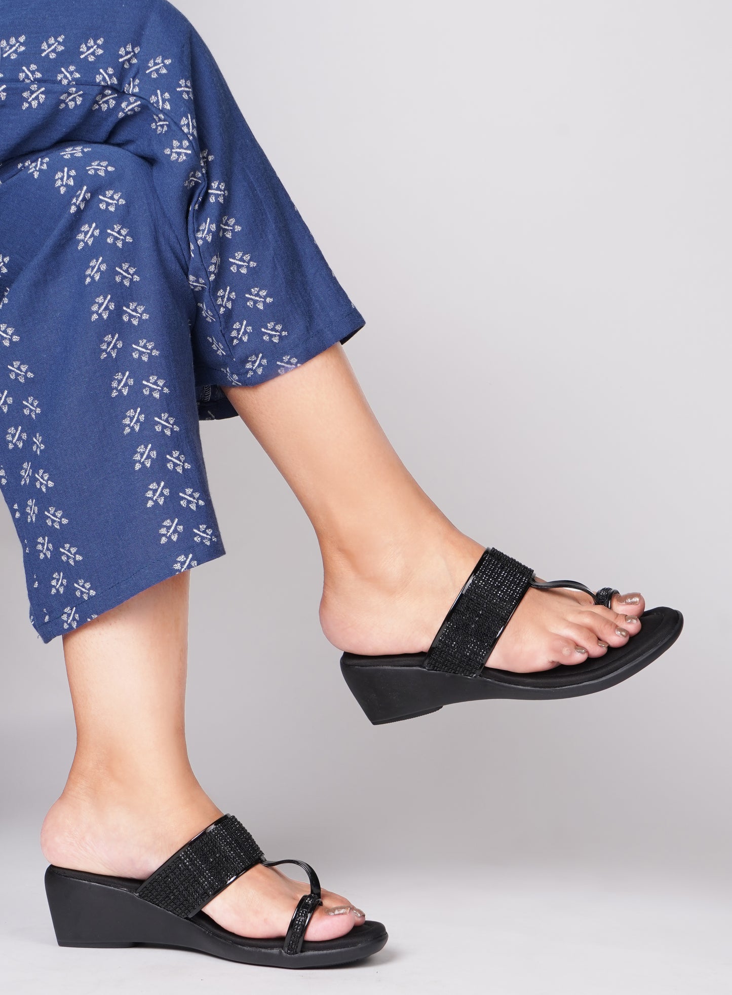 Women's Embellished Toe-Ring Wedges Sandals for Women & Girls  Black