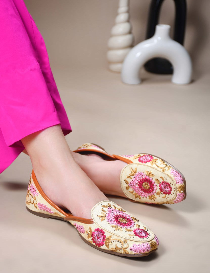 JM Looks jutti flats featuring intricate floral embroidery and a pointed toe
Gold