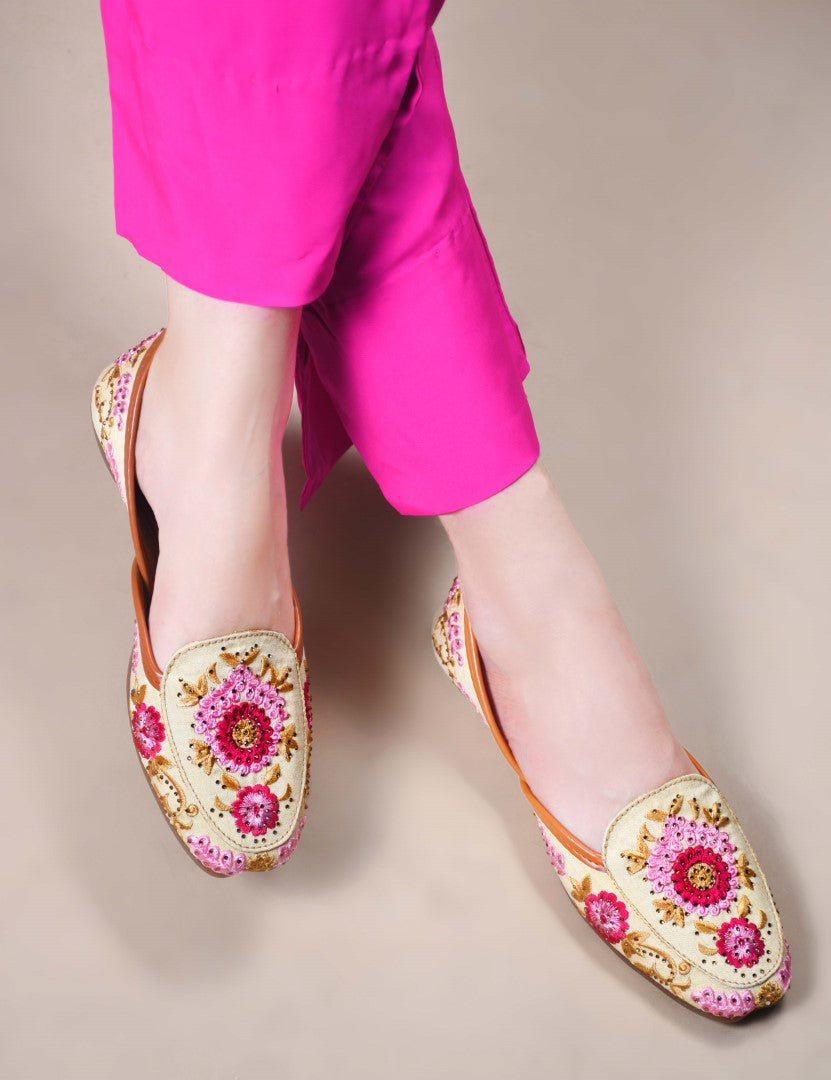 JM Looks jutti flats featuring intricate floral embroidery and a pointed toe
Gold