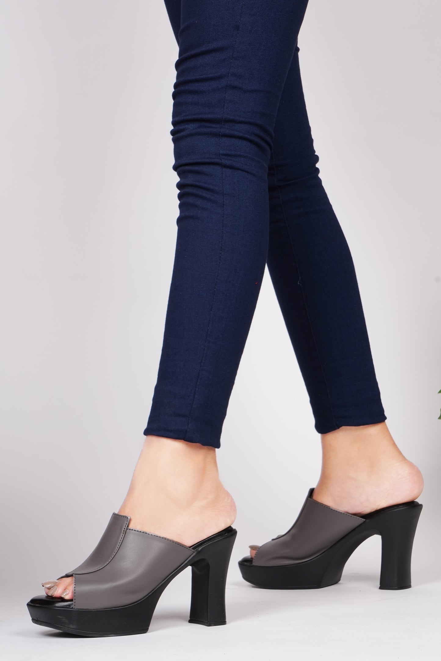 Women's & Girls' Open-Toe Chunky Heeled Sandals at JM LOOKS Grey