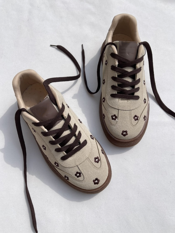 Cream suede sneakers for women with embroidered flowers, lace-up front and platform sole