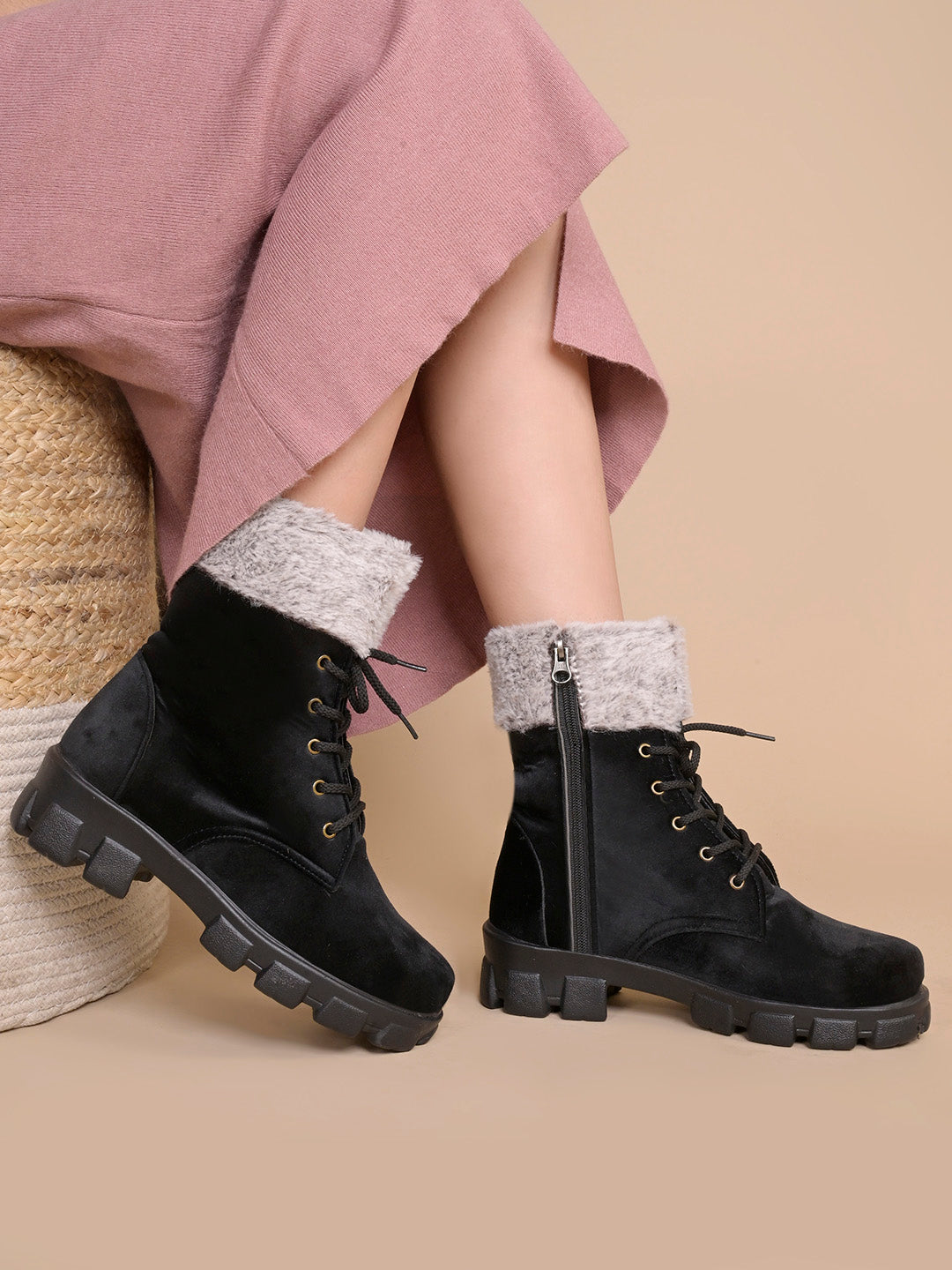 Women Furry Collar Lace-Up Winter Boots