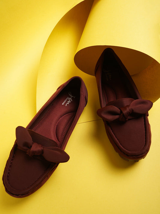 casual loafers with a prominent bow detail on the vamp
 Cherry