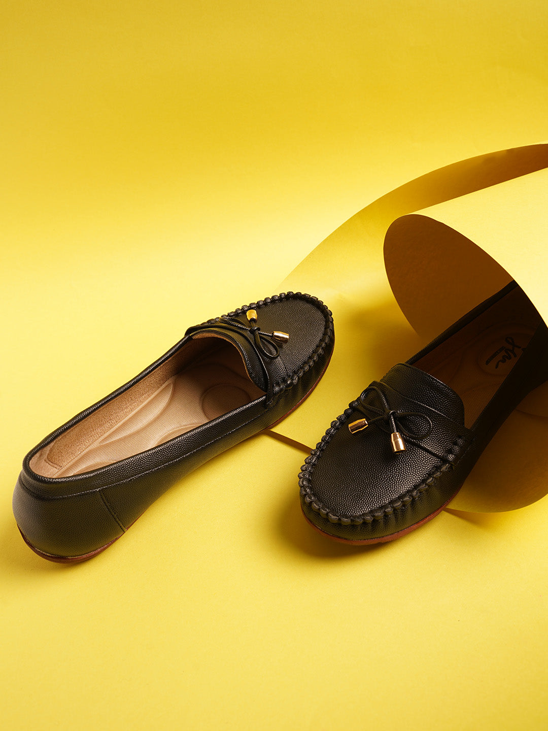 JM Looks women's driving loafers with a bow detail and stitched moc toe
 Black