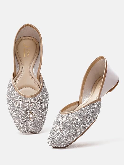 Women’s traditional Punjabi jutti with sequins and stone floral embellishment White