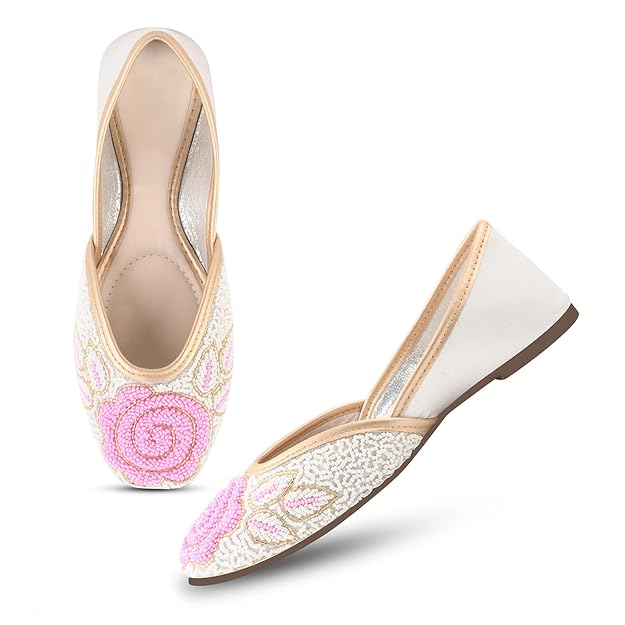 Women's White Ethnic Embllished floral beaded Punjabi juttis  