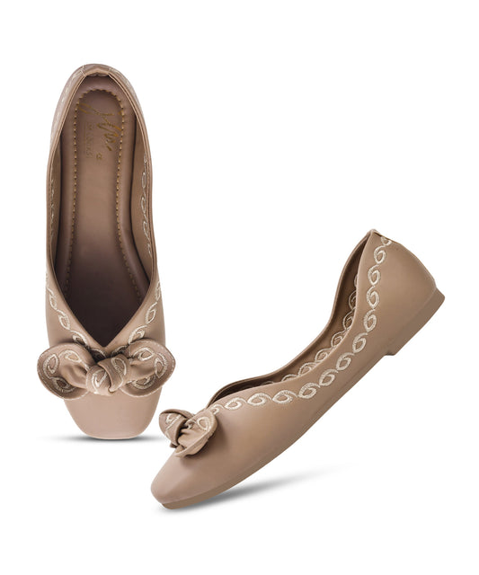 Ballet flats with embroidery in beige, bow detail on toe, swirl thread work, cushioned round-toe design