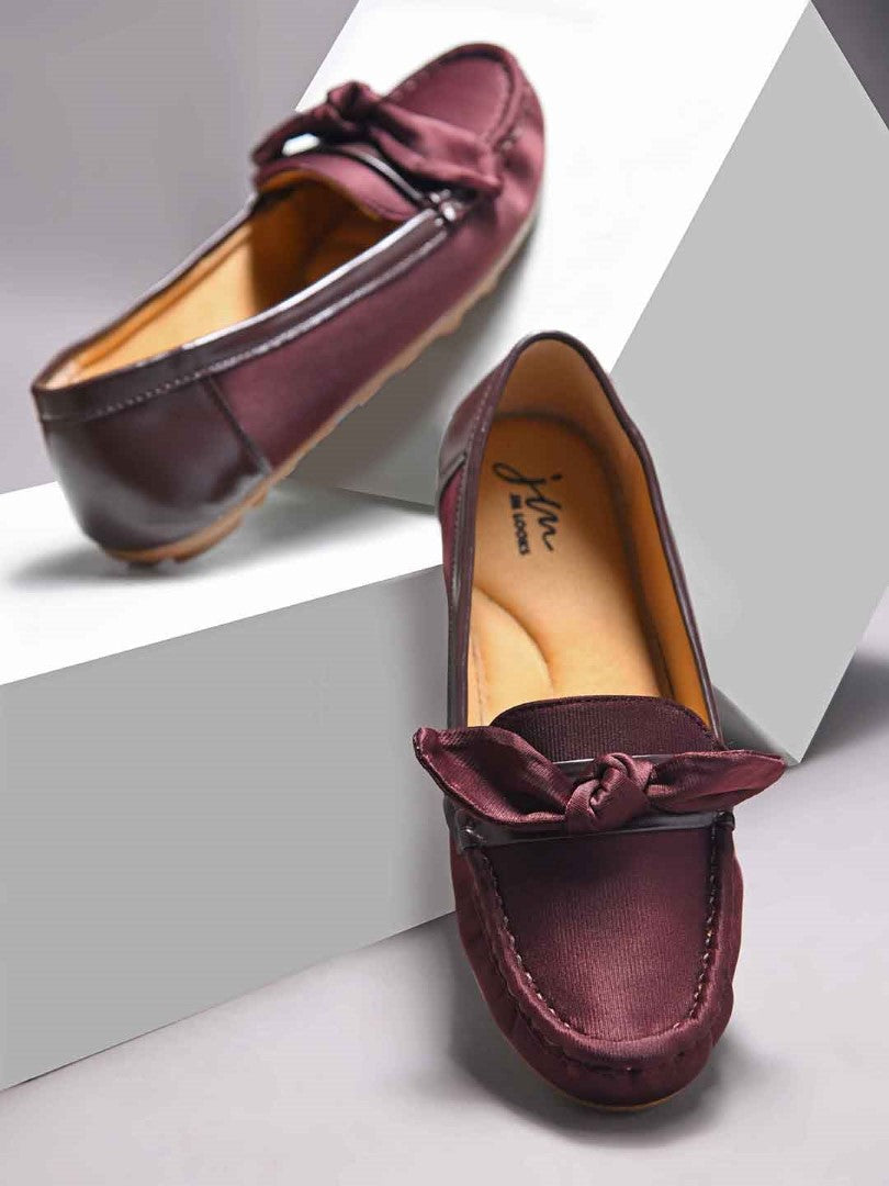 JM Looks women's driving loafers with a bow detail on the vamp and a stitched moc toe
 Brown