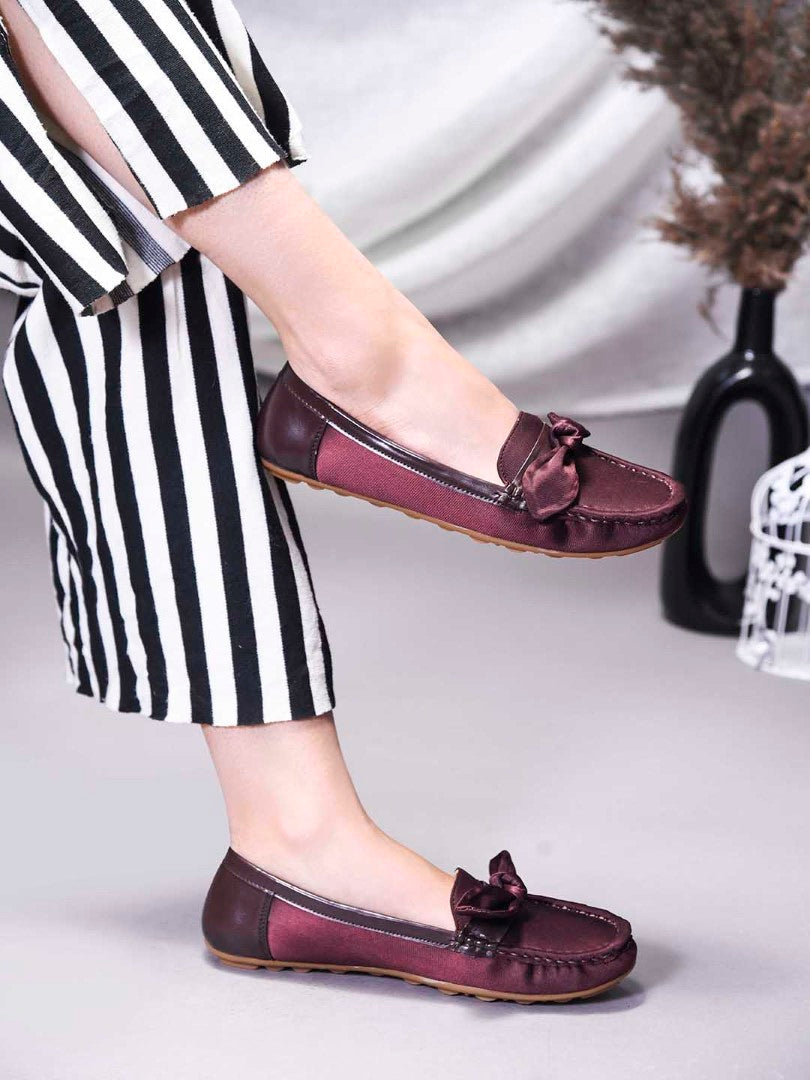 JM Looks women's driving loafers with a bow detail on the vamp and a stitched moc toe
 Brown