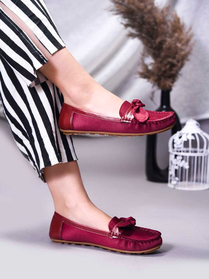 JM Looks women's driving loafers with a bow detail on the vamp and a stitched moc toe
 Cherry