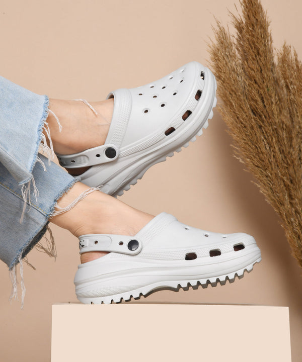 Clogs for women in grey with breathable holes, adjustable back strap and chunky treaded platform sole