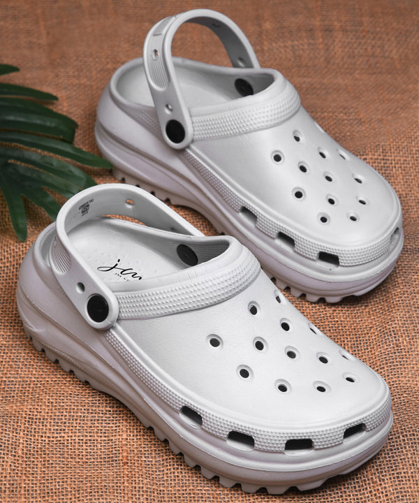 Clogs for women in grey with breathable holes, adjustable back strap and chunky treaded platform sole