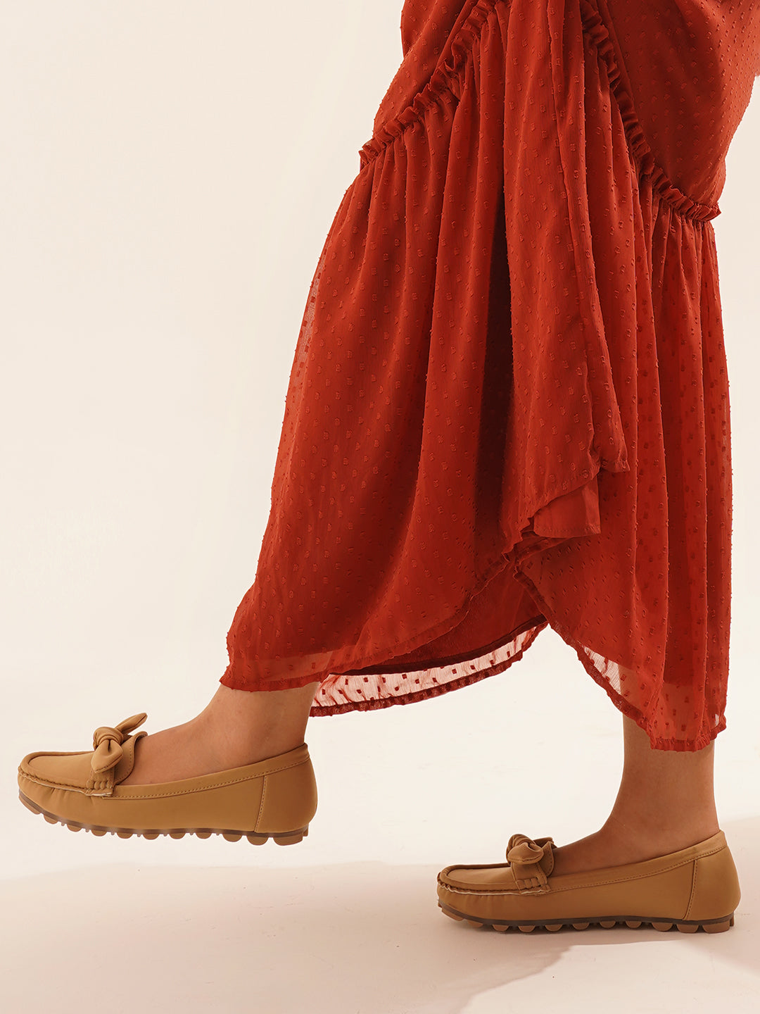 casual loafers with a prominent bow detail on the vamp
 Beige