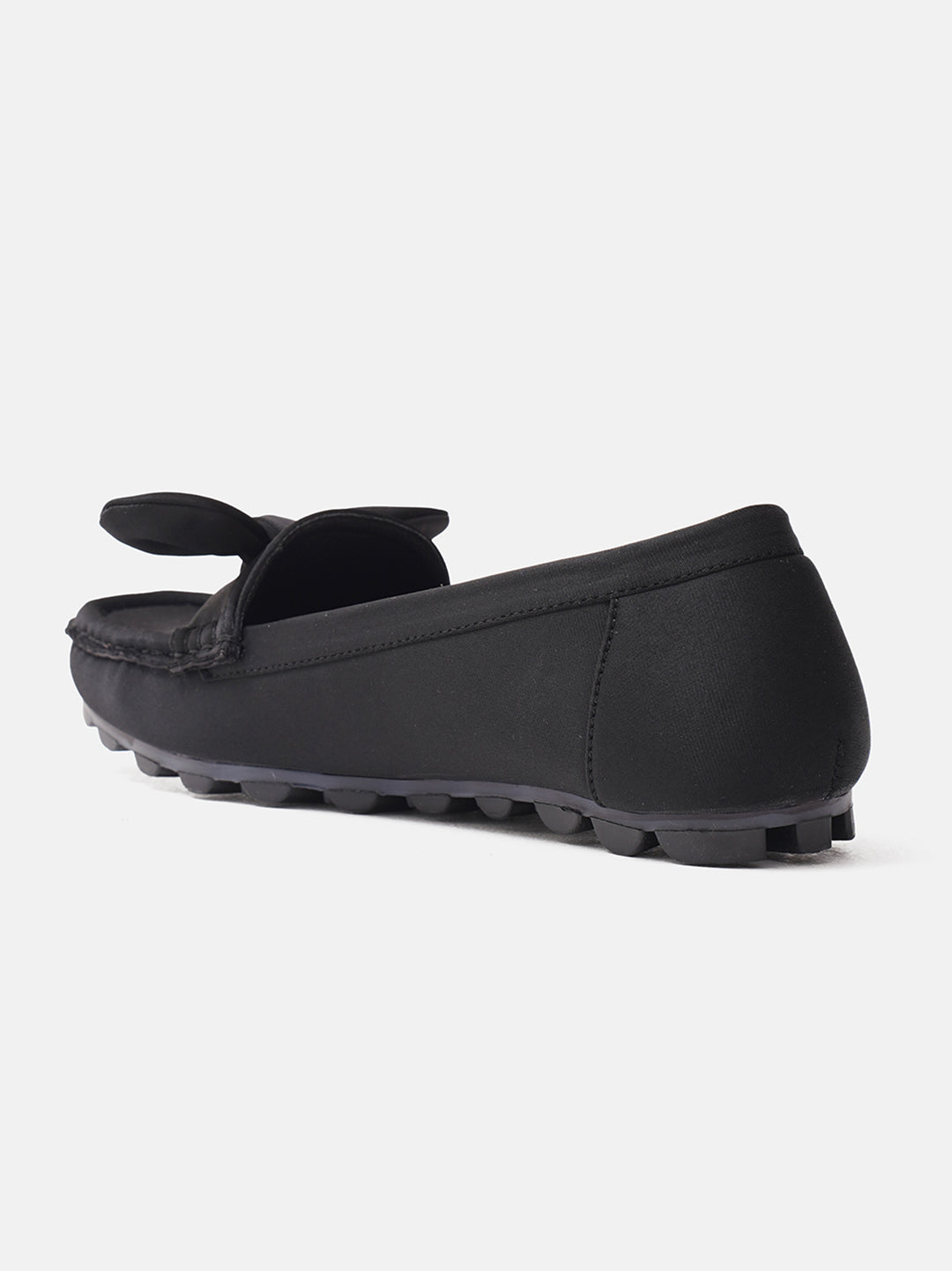 casual loafers with a prominent bow detail on the vamp
 Black