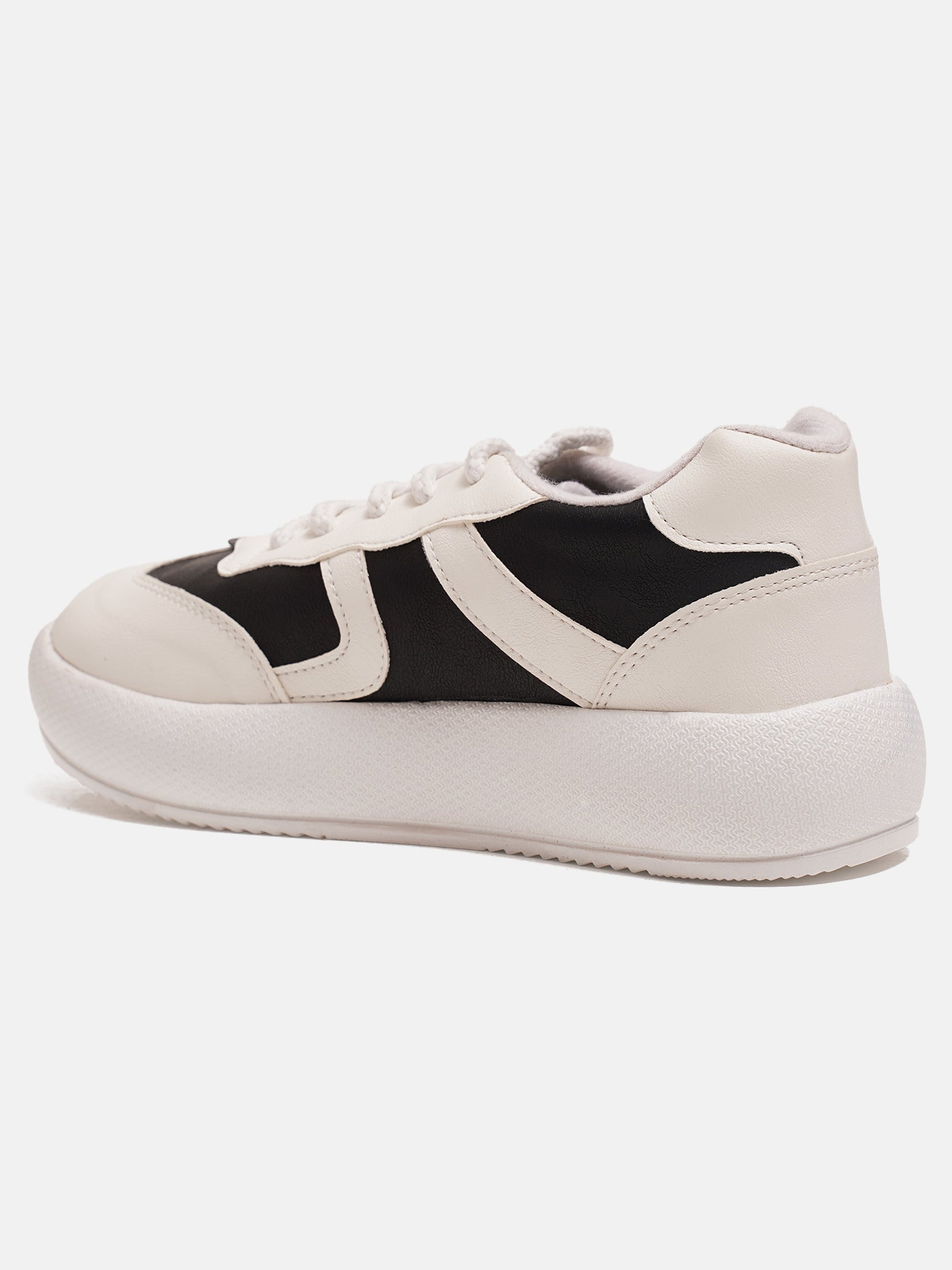 casual lace-up sneakers with distinctive panel detailing on the sides
-Black Black-White