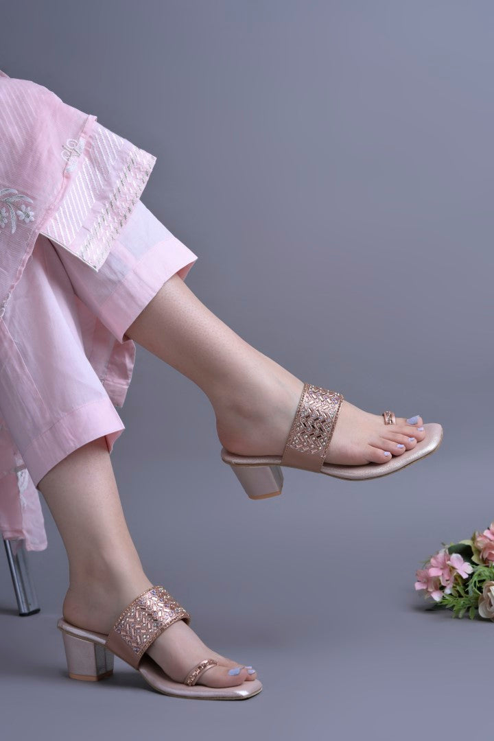 Jm Looks embellished block heel sandals with a toe-ring design
 Peach